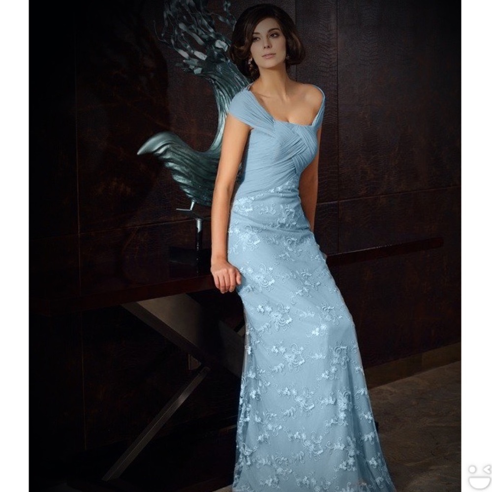 Formal dress Mother of the bride/groom (pale blue)